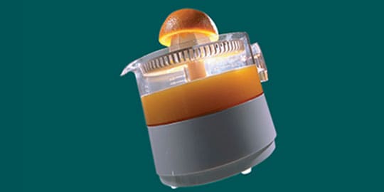 Imagen de juguera eléctrica. Electrodoméstico para jugo de frutas
