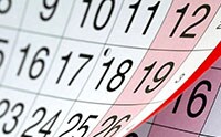 Un calendario color blanco y rojo para organizar las tareas de la cocina del restaurante.