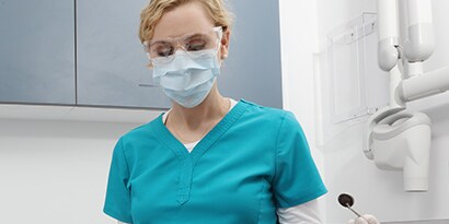 dental professional wearing face mask
