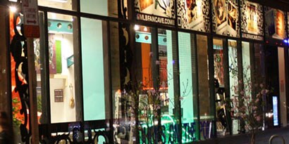 Imagen del frente de un negocio gastronómico
