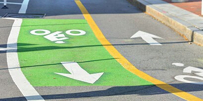 Clearly marked bike lanes with pavement markings in green, white and yellow.
