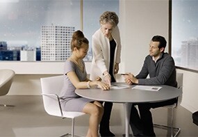 A video shows how 3M™ Low-E Window Films retain heat during the winter and cool air during the summer.