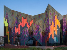 Exterior glass on a multi-story building features a brightly colored pattern created by 3MTM™ DICHROIC Glass Finishes.