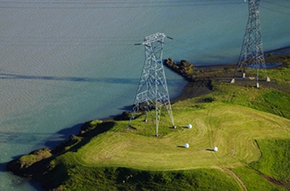 Vista aérea del tendido eléctrico rural